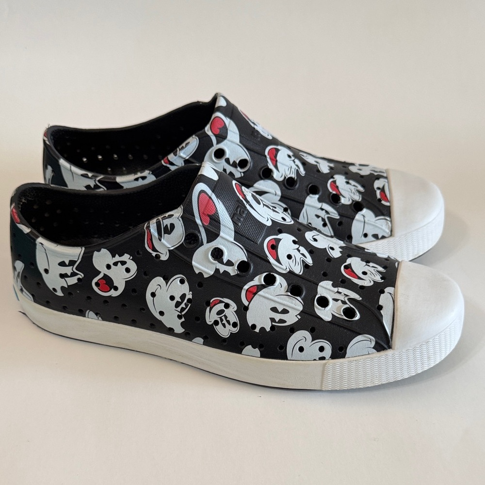 Native x Disney Women’s Black and White Cartoon Shoes W9/M7 Mickey Mouse